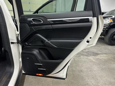 2012 Porsche Cayenne S  1-Owner - Photo 34 - Portland, OR 97220