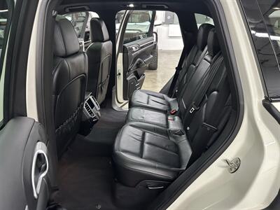 2012 Porsche Cayenne S  1-Owner - Photo 13 - Portland, OR 97220