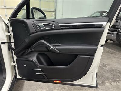 2012 Porsche Cayenne S  1-Owner - Photo 35 - Portland, OR 97220