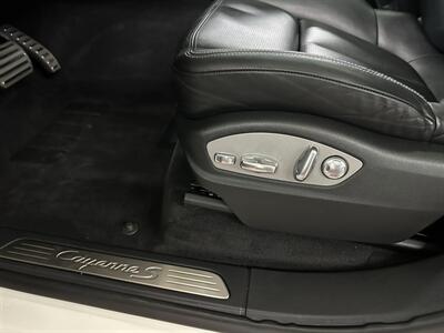 2012 Porsche Cayenne S  1-Owner - Photo 25 - Portland, OR 97220