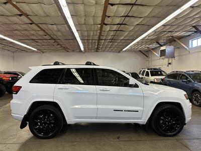 2017 Jeep Grand Cherokee Altitude   - Photo 2 - Portland, OR 97220