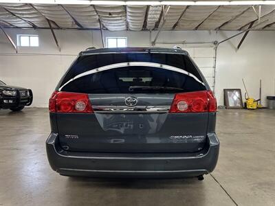 2010 Toyota Sienna XLE Limited   - Photo 4 - Portland, OR 97220