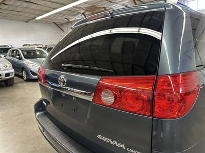 2010 Toyota Sienna XLE Limited   - Photo 44 - Portland, OR 97220