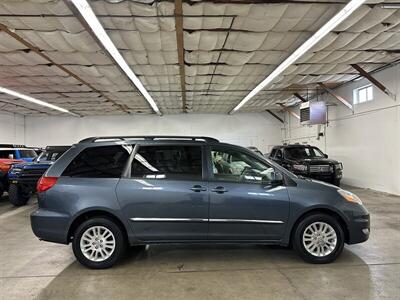 2010 Toyota Sienna XLE Limited   - Photo 2 - Portland, OR 97220