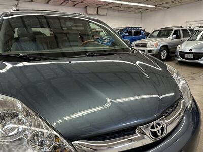 2010 Toyota Sienna XLE Limited   - Photo 38 - Portland, OR 97220