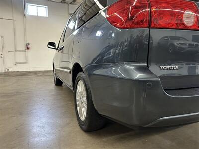 2010 Toyota Sienna XLE Limited   - Photo 42 - Portland, OR 97220