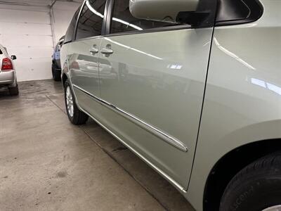 2010 Toyota Sienna XLE Limited   - Photo 35 - Portland, OR 97220