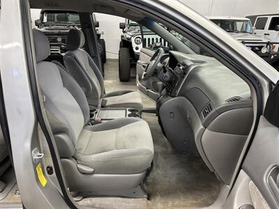 2007 Toyota Sienna CE 7-Passenger 1-Owner - Photo 14 - Portland, OR 97220