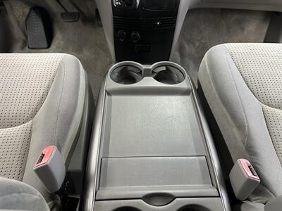 2007 Toyota Sienna CE 7-Passenger 1-Owner - Photo 28 - Portland, OR 97220
