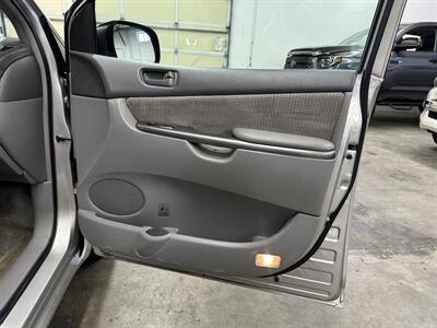 2007 Toyota Sienna CE 7-Passenger 1-Owner - Photo 26 - Portland, OR 97220