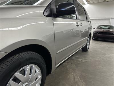 2007 Toyota Sienna CE 7-Passenger 1-Owner - Photo 34 - Portland, OR 97220