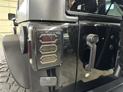 2015 Jeep Wrangler Unlimited Rubicon   - Photo 41 - Portland, OR 97220