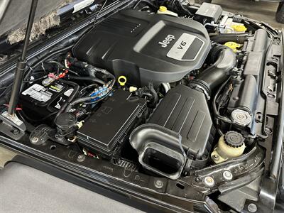 2015 Jeep Wrangler Unlimited Rubicon   - Photo 43 - Portland, OR 97220