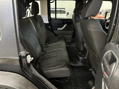 2015 Jeep Wrangler Unlimited Rubicon   - Photo 17 - Portland, OR 97220