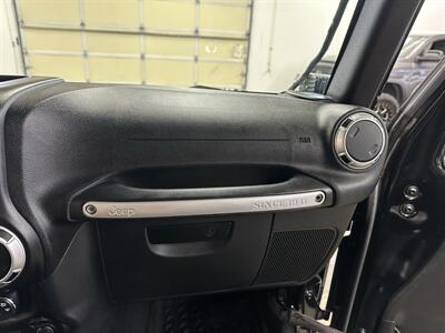 2015 Jeep Wrangler Unlimited Rubicon   - Photo 27 - Portland, OR 97220
