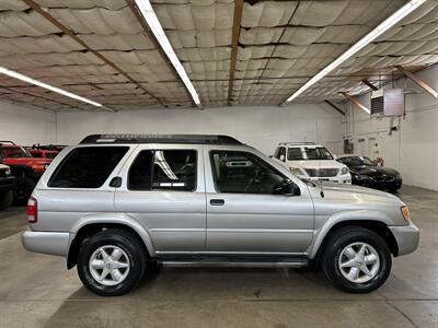 2002 Nissan Pathfinder SE   - Photo 2 - Portland, OR 97220