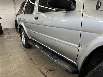 2002 Nissan Pathfinder SE   - Photo 8 - Portland, OR 97220