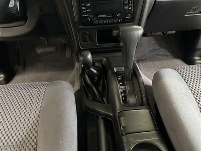 2002 Nissan Pathfinder SE   - Photo 22 - Portland, OR 97220