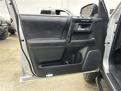 2017 Toyota 4Runner TRD Off-Road   - Photo 25 - Portland, OR 97220