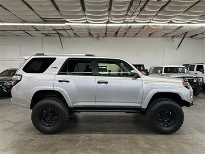 2017 Toyota 4Runner TRD Off-Road   - Photo 2 - Portland, OR 97220