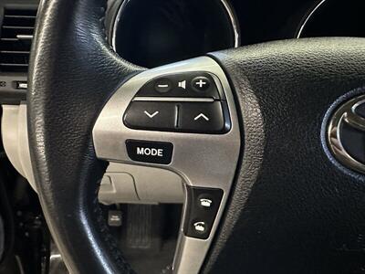2012 Toyota Highlander Limited  AWD 1-Owner - Photo 30 - Portland, OR 97220