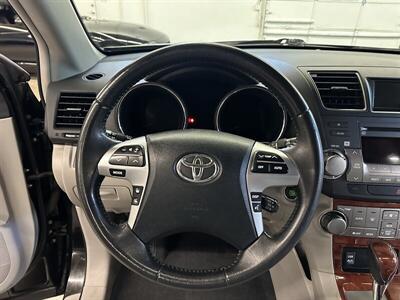 2012 Toyota Highlander Limited  AWD 1-Owner - Photo 18 - Portland, OR 97220