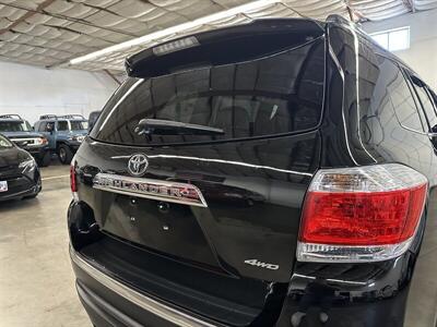 2012 Toyota Highlander Limited  AWD 1-Owner - Photo 43 - Portland, OR 97220