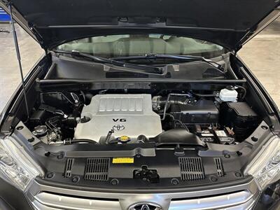 2012 Toyota Highlander Limited  AWD 1-Owner - Photo 9 - Portland, OR 97220