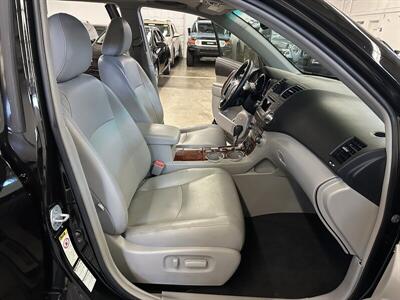 2012 Toyota Highlander Limited  AWD 1-Owner - Photo 14 - Portland, OR 97220