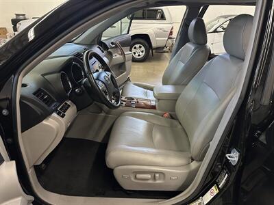 2012 Toyota Highlander Limited  AWD 1-Owner - Photo 10 - Portland, OR 97220