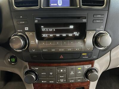 2012 Toyota Highlander Limited  AWD 1-Owner - Photo 20 - Portland, OR 97220