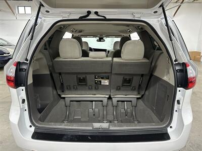 2020 Toyota Sienna LE 7-Passenger  2IN LIFT KIT - Photo 17 - Portland, OR 97220