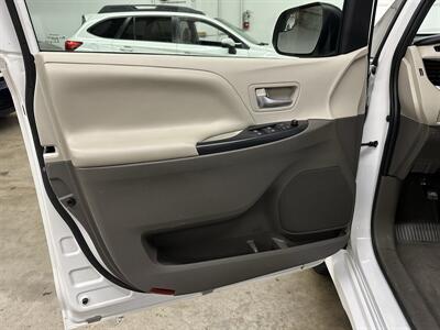 2020 Toyota Sienna LE 7-Passenger  2IN LIFT KIT - Photo 25 - Portland, OR 97220