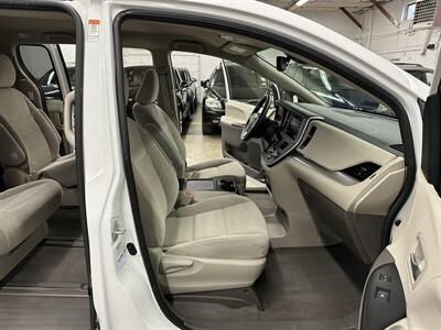 2020 Toyota Sienna LE 7-Passenger  2IN LIFT KIT - Photo 14 - Portland, OR 97220