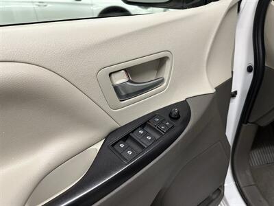 2020 Toyota Sienna LE 7-Passenger  2IN LIFT KIT - Photo 26 - Portland, OR 97220