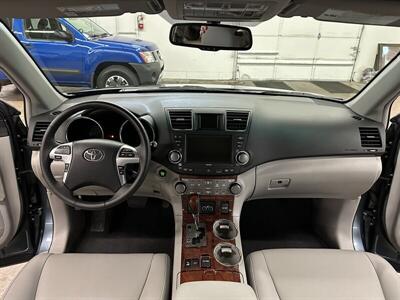 2012 Toyota Highlander Limited   - Photo 19 - Portland, OR 97220