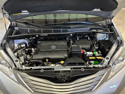 2014 Toyota Sienna XLE 7-Passenger   - Photo 8 - Portland, OR 97220