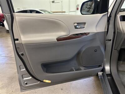 2014 Toyota Sienna XLE 7-Passenger   - Photo 25 - Portland, OR 97220