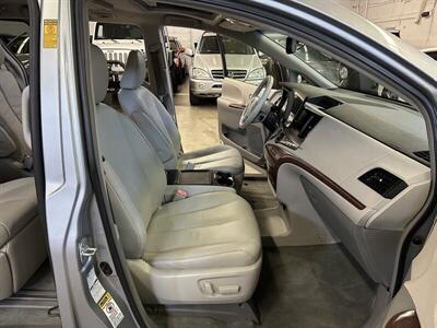 2014 Toyota Sienna XLE 7-Passenger   - Photo 15 - Portland, OR 97220