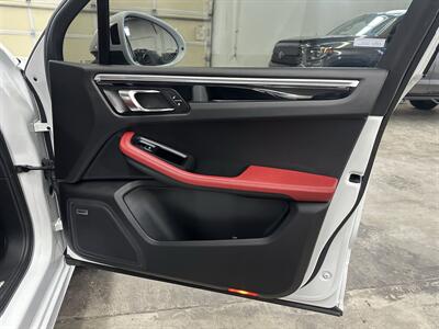 2017 Porsche Macan GTS - Photo 29 - Portland, OR 97220