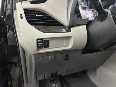 2019 Toyota Sienna XLE 8-Passenger AWD - Photo 28 - Portland, OR 97220