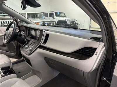 2019 Toyota Sienna XLE 8-Passenger AWD - Photo 37 - Portland, OR 97220