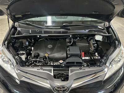 2019 Toyota Sienna XLE 8-Passenger AWD - Photo 9 - Portland, OR 97220