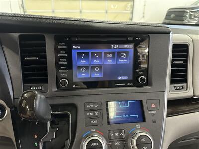 2019 Toyota Sienna XLE 8-Passenger AWD - Photo 20 - Portland, OR 97220