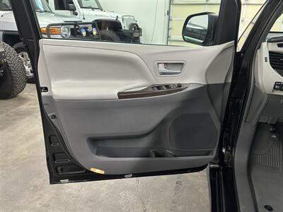 2019 Toyota Sienna XLE 8-Passenger AWD - Photo 25 - Portland, OR 97220