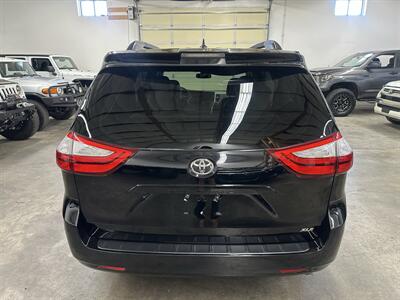 2019 Toyota Sienna XLE 8-Passenger AWD - Photo 4 - Portland, OR 97220
