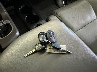 2012 Toyota Sequoia Platinum   - Photo 38 - Portland, OR 97220