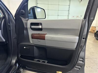 2012 Toyota Sequoia Platinum   - Photo 28 - Portland, OR 97220