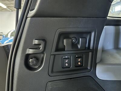2012 Toyota Sequoia Platinum   - Photo 42 - Portland, OR 97220