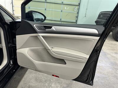 2015 Volkswagen Golf SportWagen TDI S   - Photo 35 - Portland, OR 97220